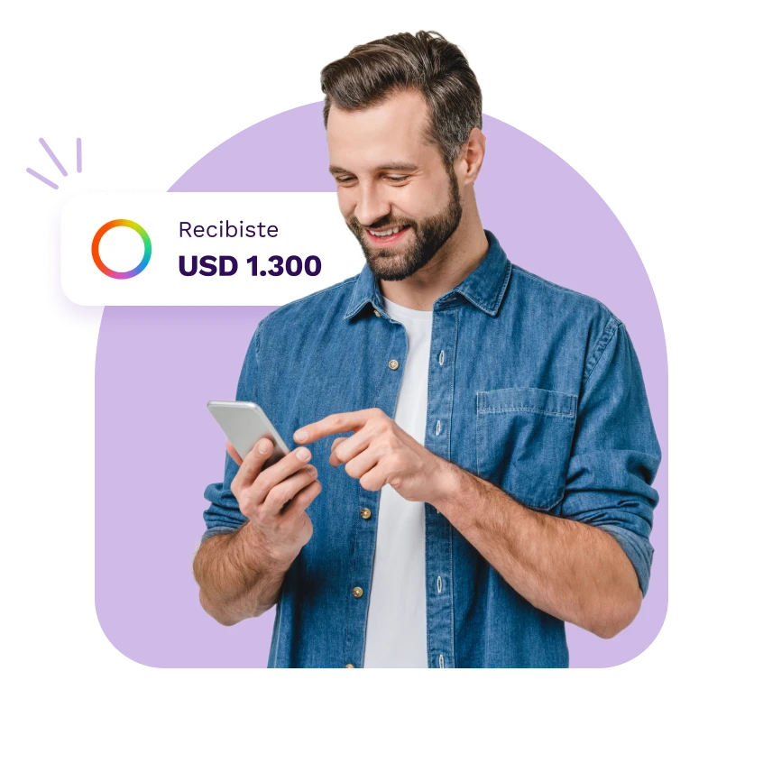 Hombre realizando pagos payoneer